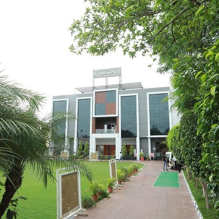 Hotel Shri Khedapati International Dewas Exteriör bild
