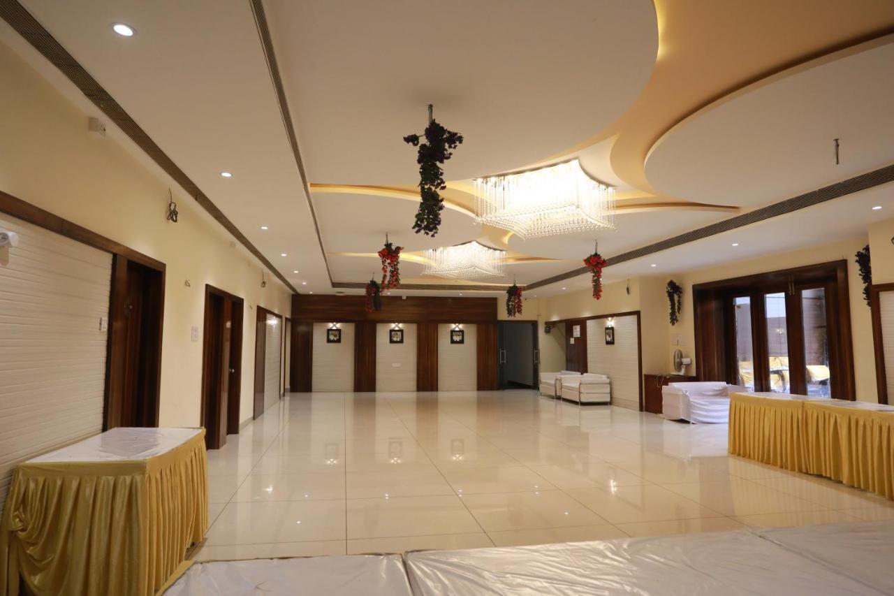Hotel Shri Khedapati International Dewas Exteriör bild