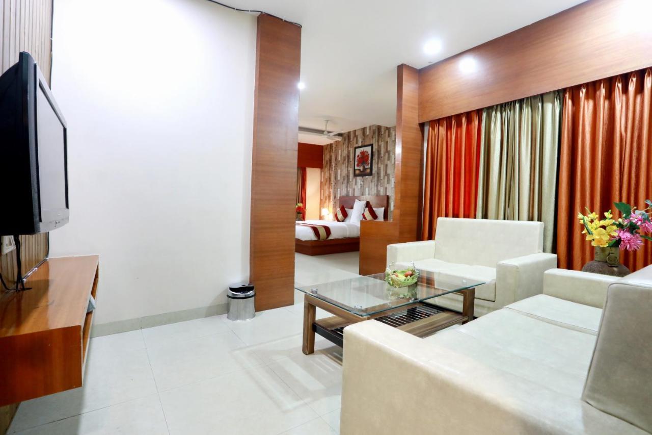 Hotel Shri Khedapati International Dewas Exteriör bild