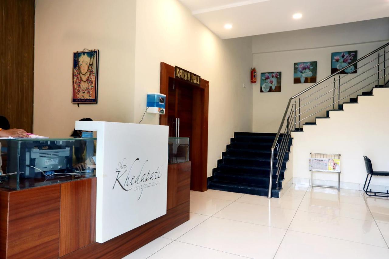 Hotel Shri Khedapati International Dewas Exteriör bild