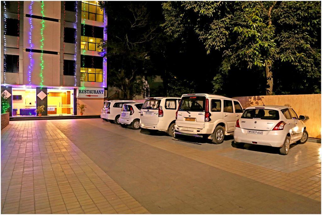 Hotel Shri Khedapati International Dewas Exteriör bild
