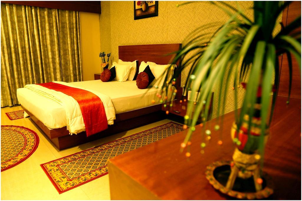 Hotel Shri Khedapati International Dewas Exteriör bild