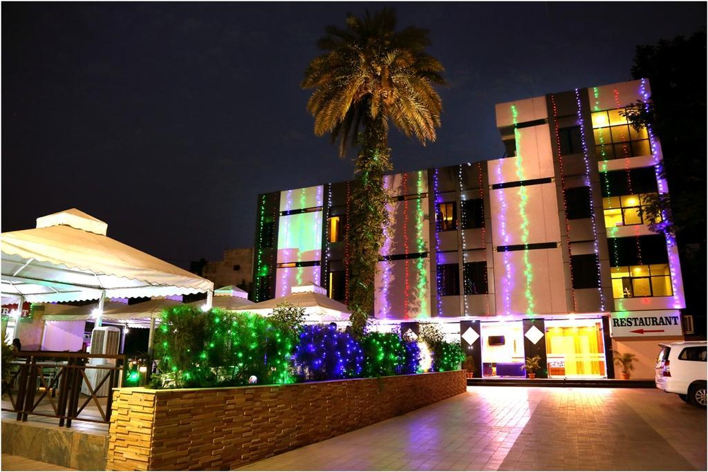 Hotel Shri Khedapati International Dewas Exteriör bild