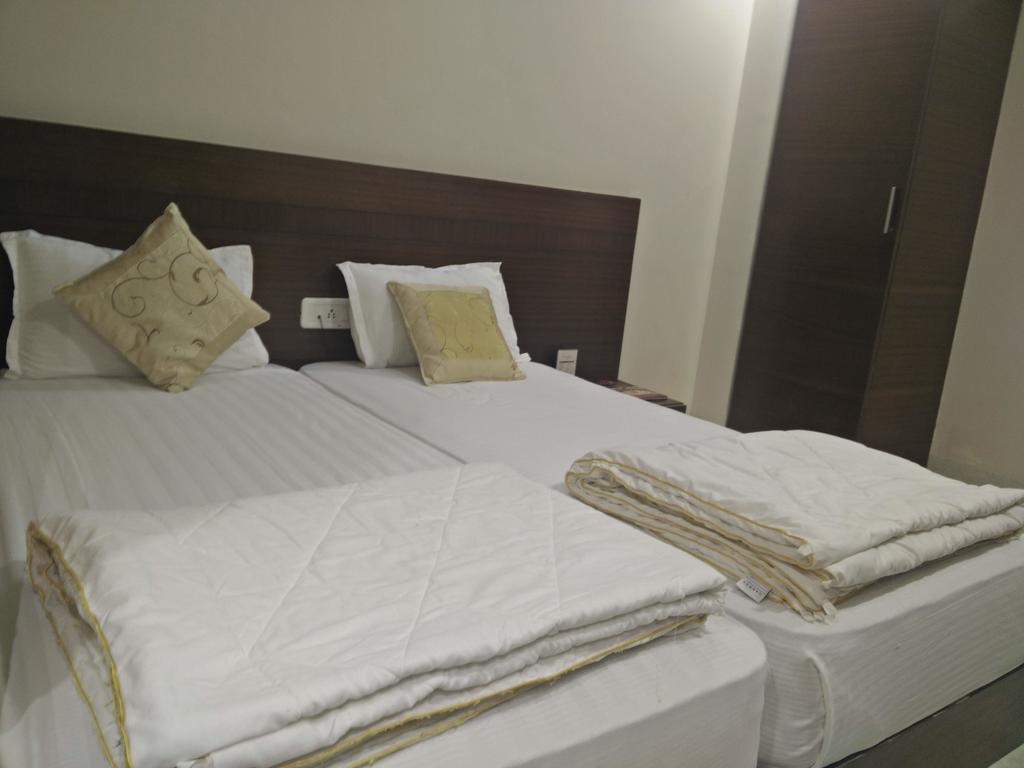 Hotel Shri Khedapati International Dewas Exteriör bild