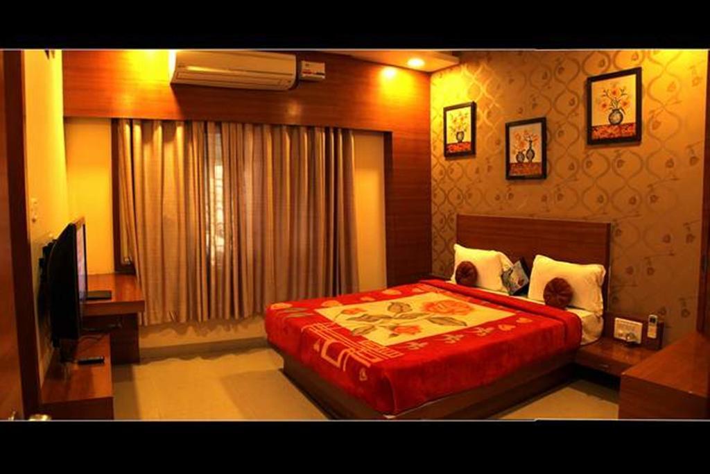 Hotel Shri Khedapati International Dewas Exteriör bild