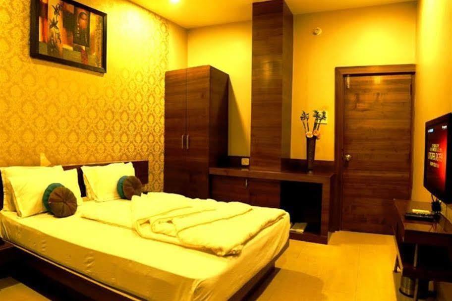 Hotel Shri Khedapati International Dewas Exteriör bild