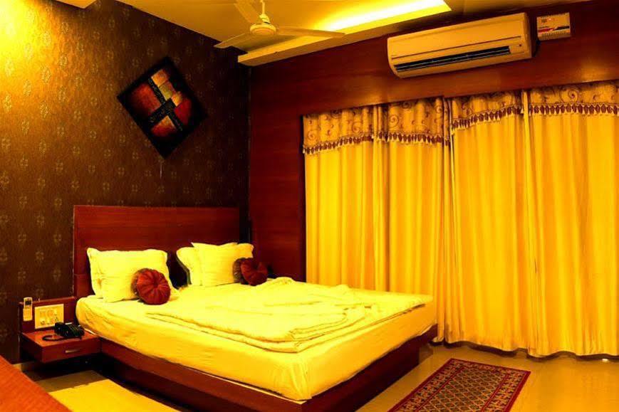 Hotel Shri Khedapati International Dewas Exteriör bild