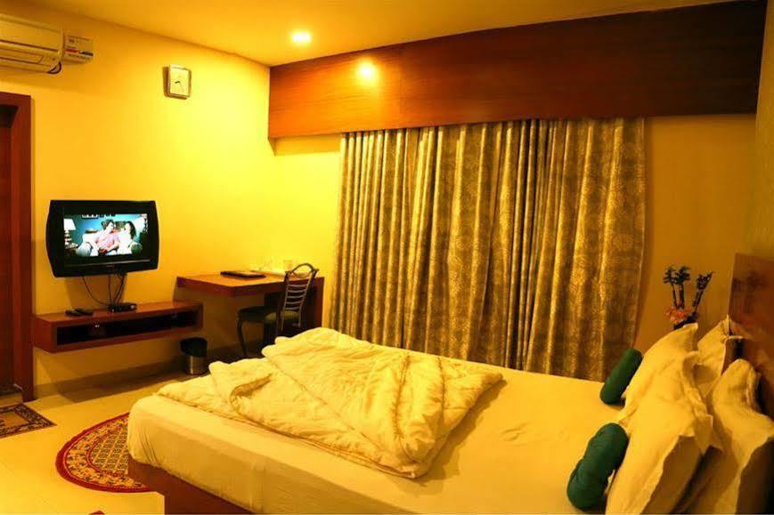 Hotel Shri Khedapati International Dewas Exteriör bild