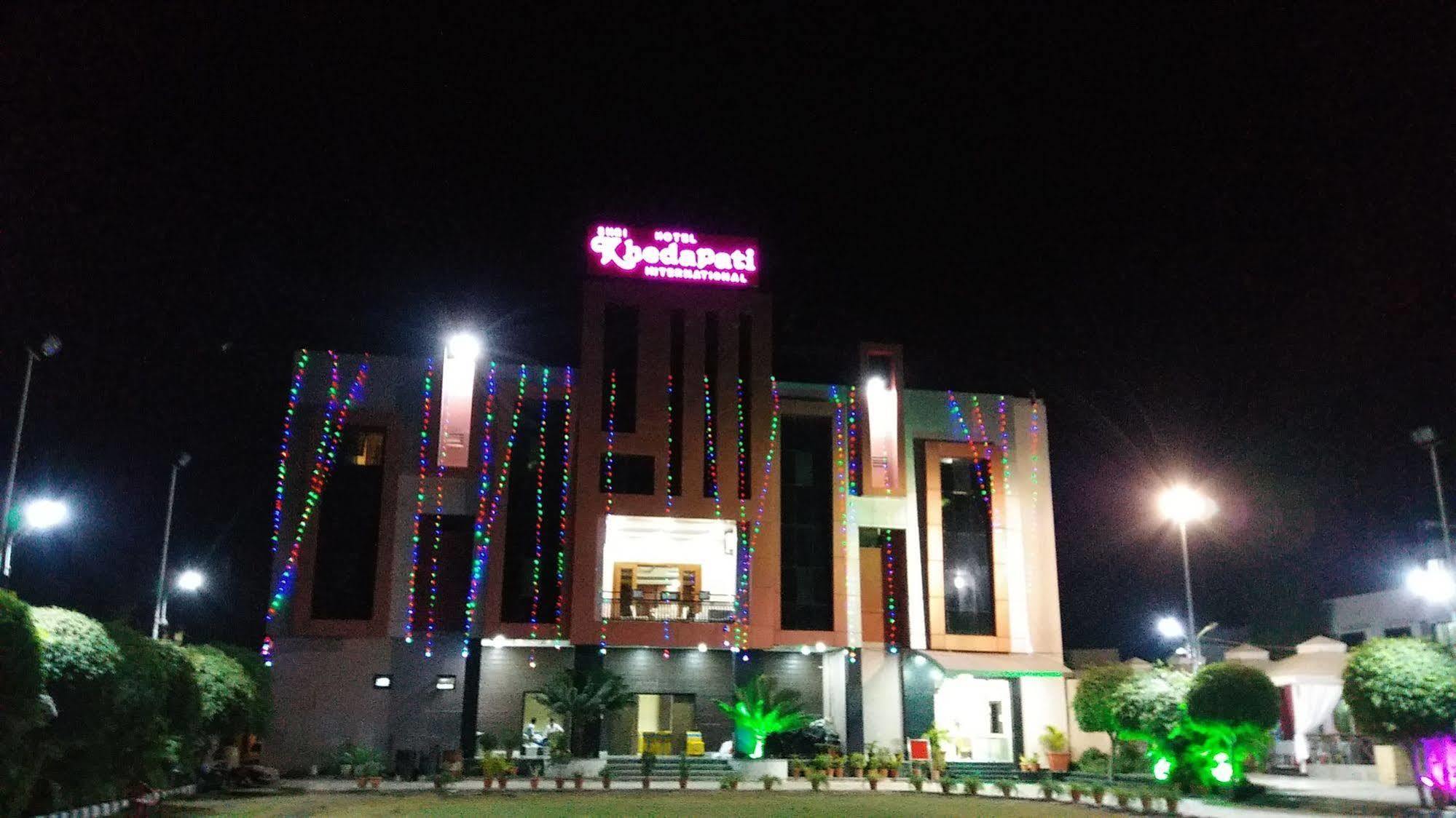 Hotel Shri Khedapati International Dewas Exteriör bild