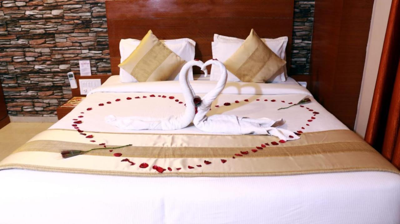 Hotel Shri Khedapati International Dewas Exteriör bild